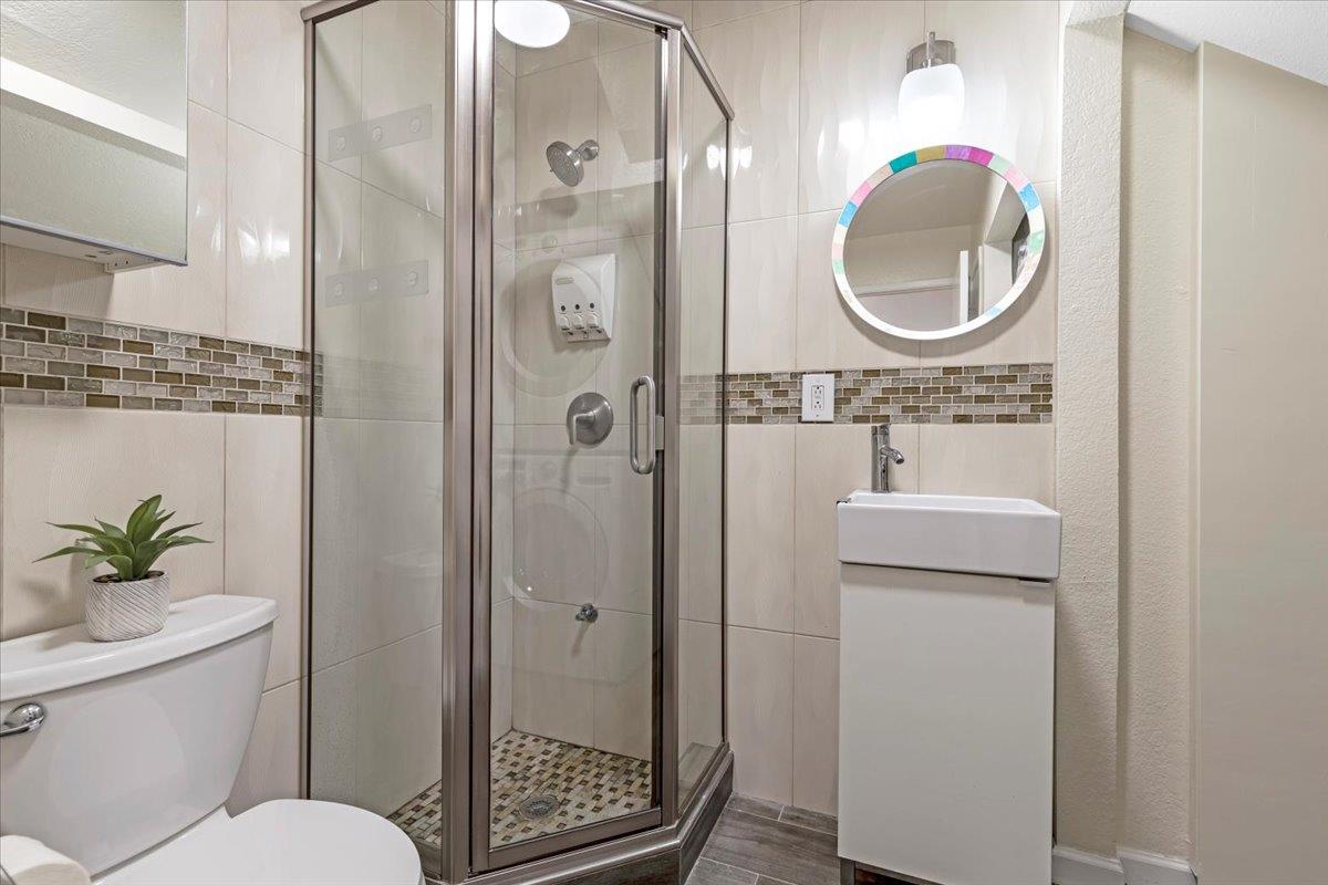 Detail Gallery Image 14 of 24 For 83 Devonshire Ave #3,  Mountain View,  CA 94043 - 2 Beds | 2 Baths