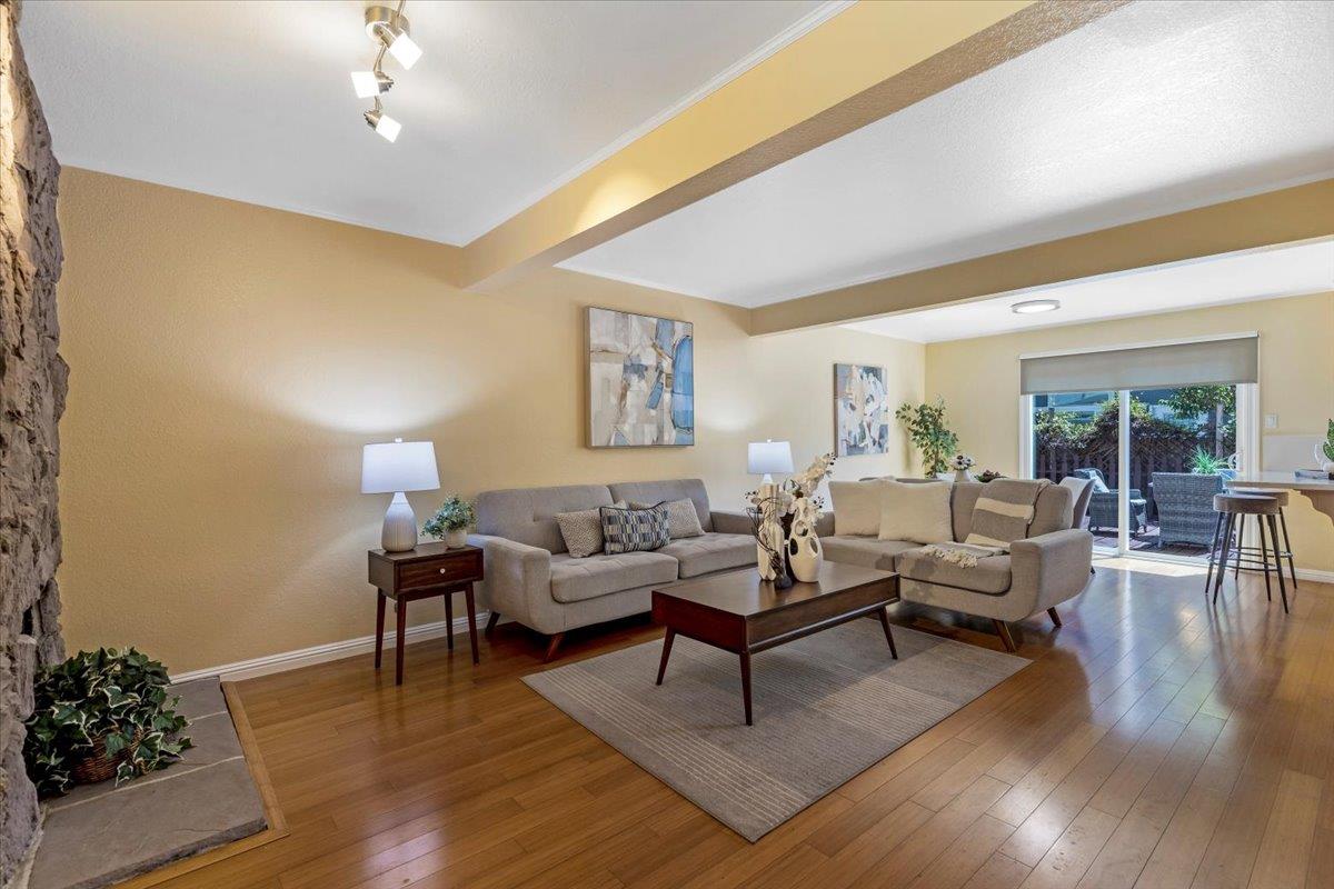 Detail Gallery Image 3 of 24 For 83 Devonshire Ave #3,  Mountain View,  CA 94043 - 2 Beds | 2 Baths