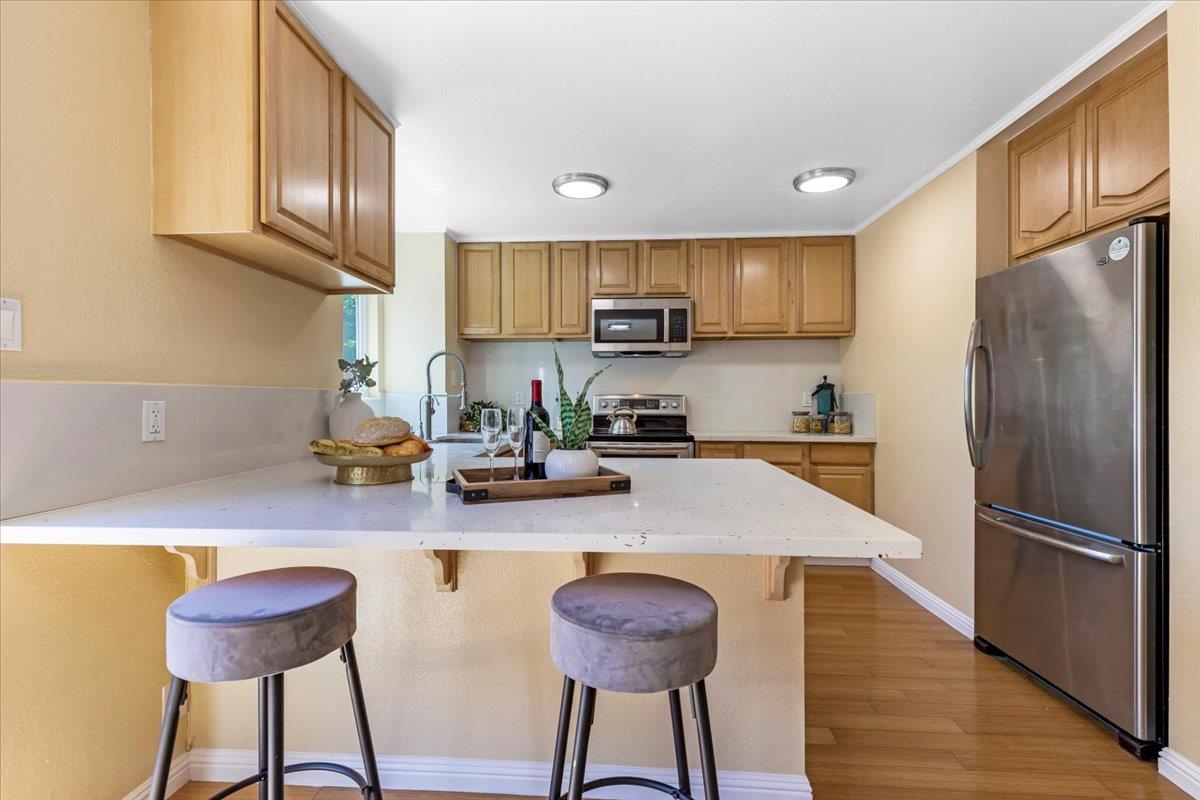 Detail Gallery Image 6 of 24 For 83 Devonshire Ave #3,  Mountain View,  CA 94043 - 2 Beds | 2 Baths