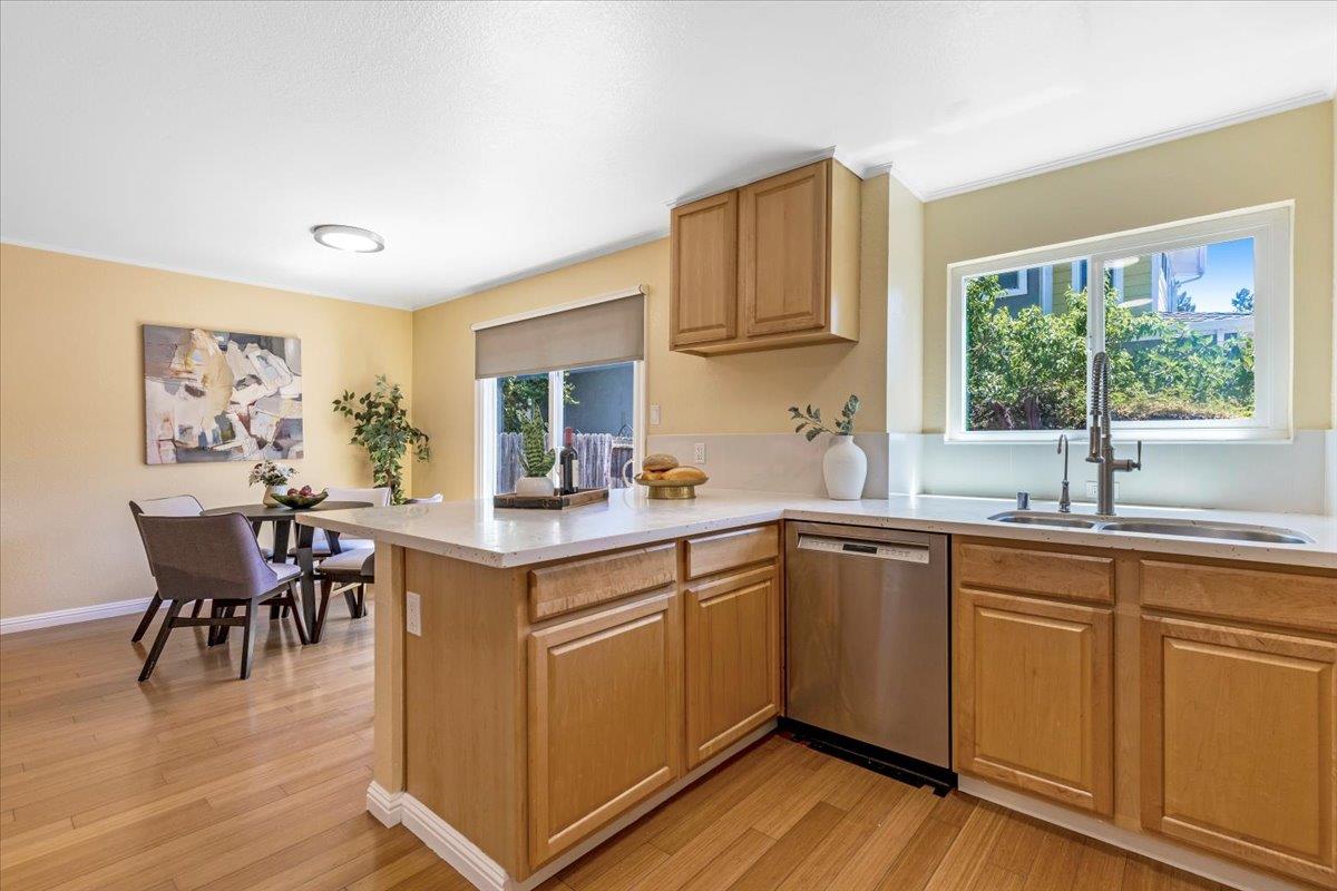 Detail Gallery Image 8 of 24 For 83 Devonshire Ave #3,  Mountain View,  CA 94043 - 2 Beds | 2 Baths