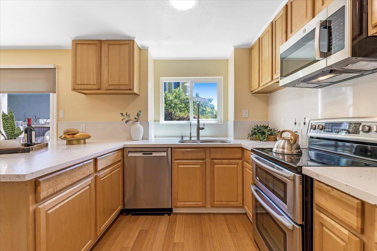 Detail Gallery Image 9 of 24 For 83 Devonshire Ave #3,  Mountain View,  CA 94043 - 2 Beds | 2 Baths
