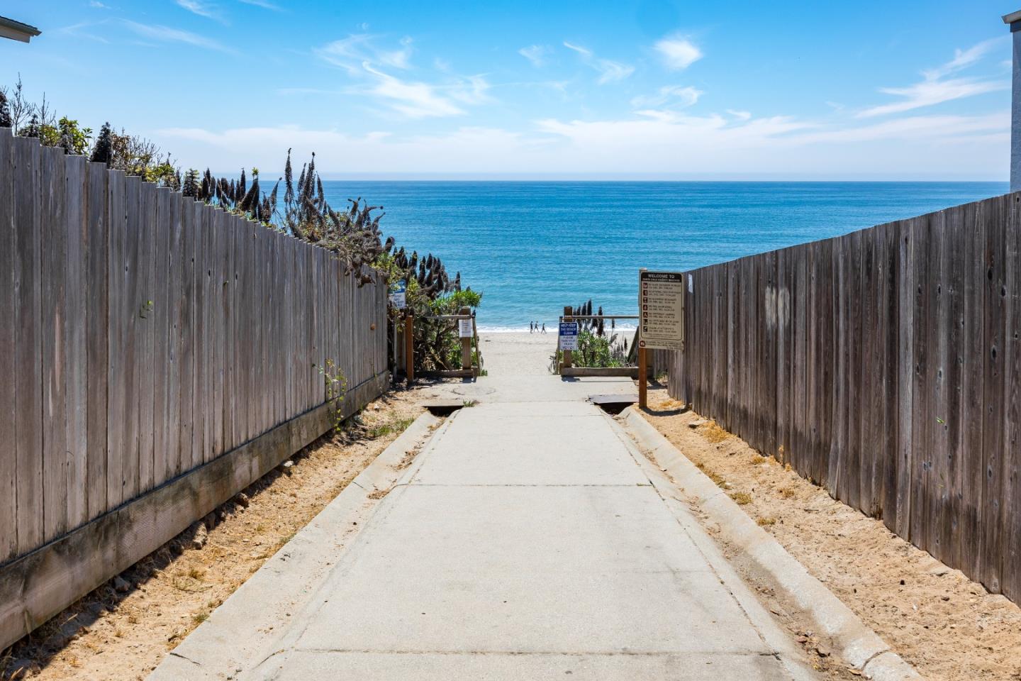 Detail Gallery Image 4 of 15 For 1083 via Tornasol, Aptos,  CA 95003 - 2 Beds | 2 Baths