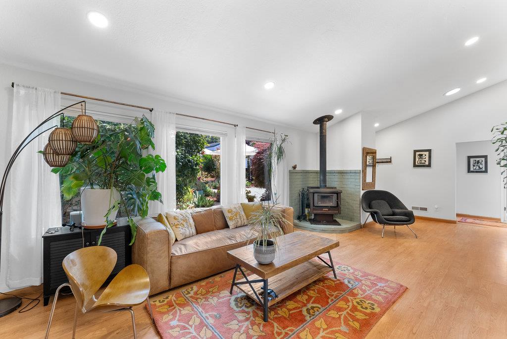 Detail Gallery Image 17 of 49 For 1965 42nd Ave, Capitola,  CA 95010 - 2 Beds | 2 Baths