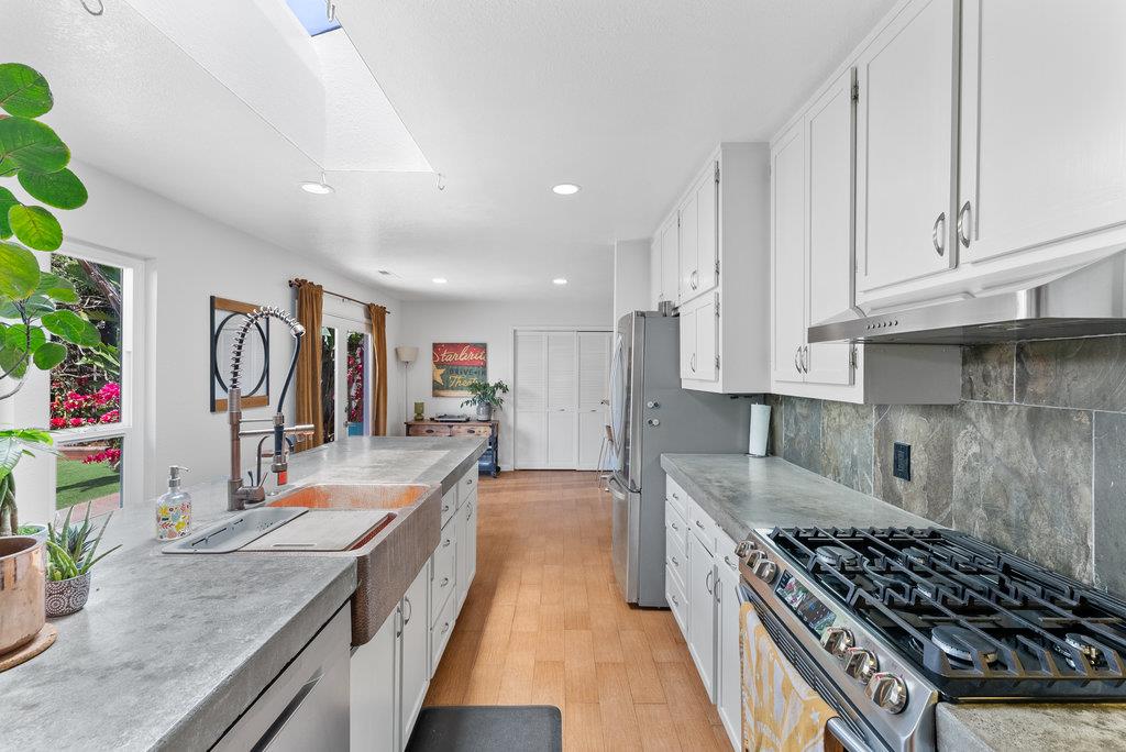 Detail Gallery Image 22 of 49 For 1965 42nd Ave, Capitola,  CA 95010 - 2 Beds | 2 Baths