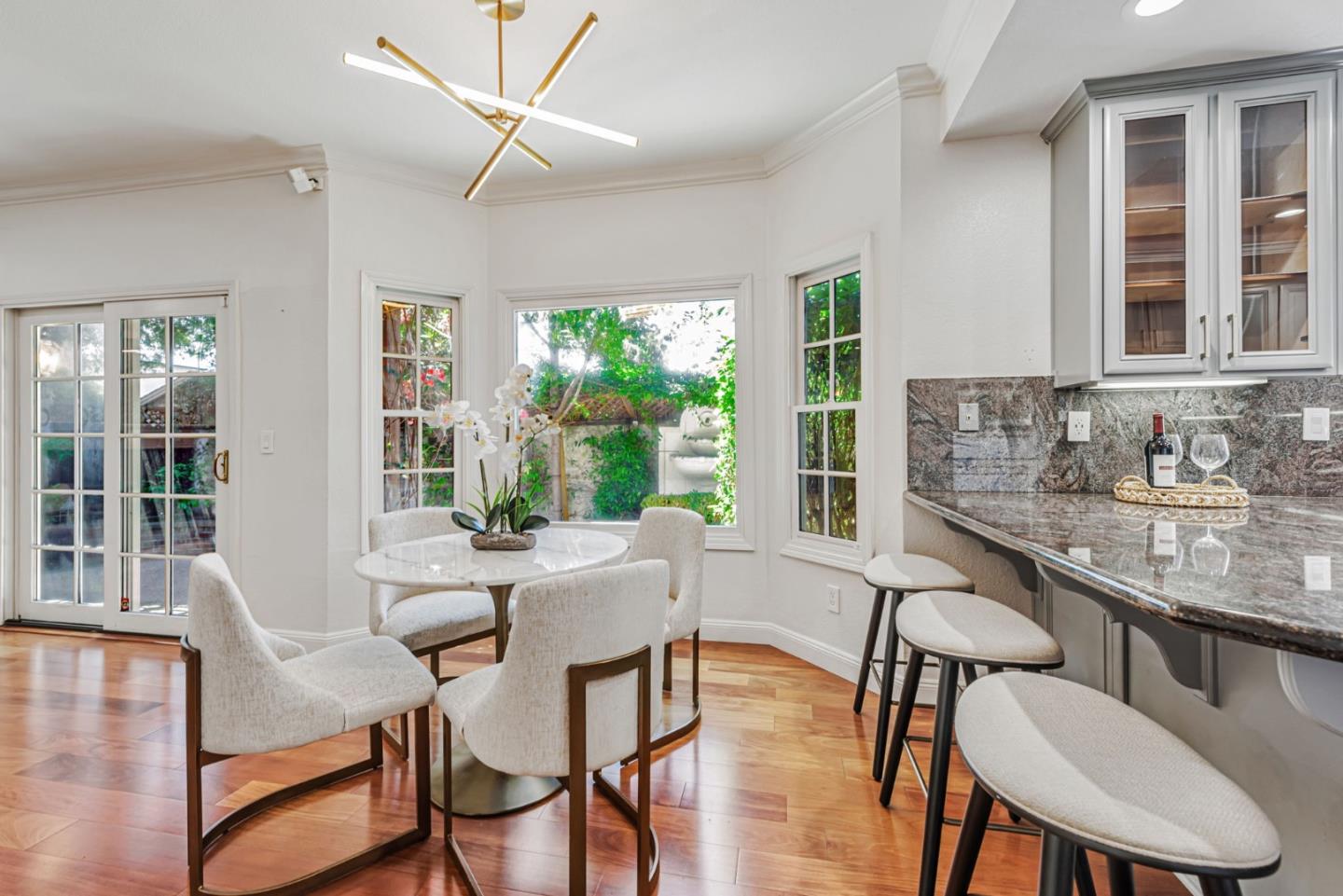 Detail Gallery Image 20 of 47 For 100 Danbury Ln, Redwood City,  CA 94061 - 4 Beds | 2/1 Baths