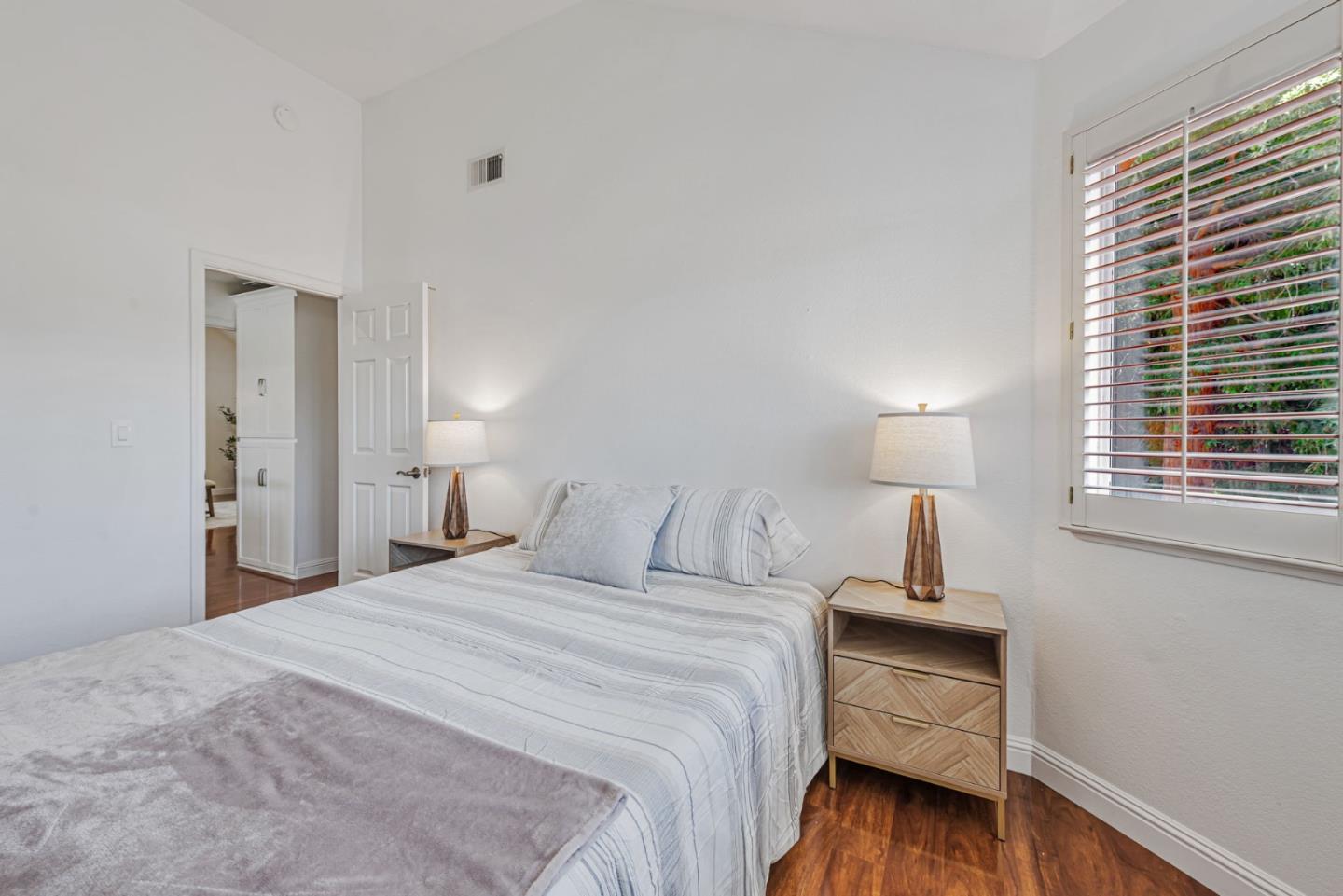 Detail Gallery Image 31 of 47 For 100 Danbury Ln, Redwood City,  CA 94061 - 4 Beds | 2/1 Baths