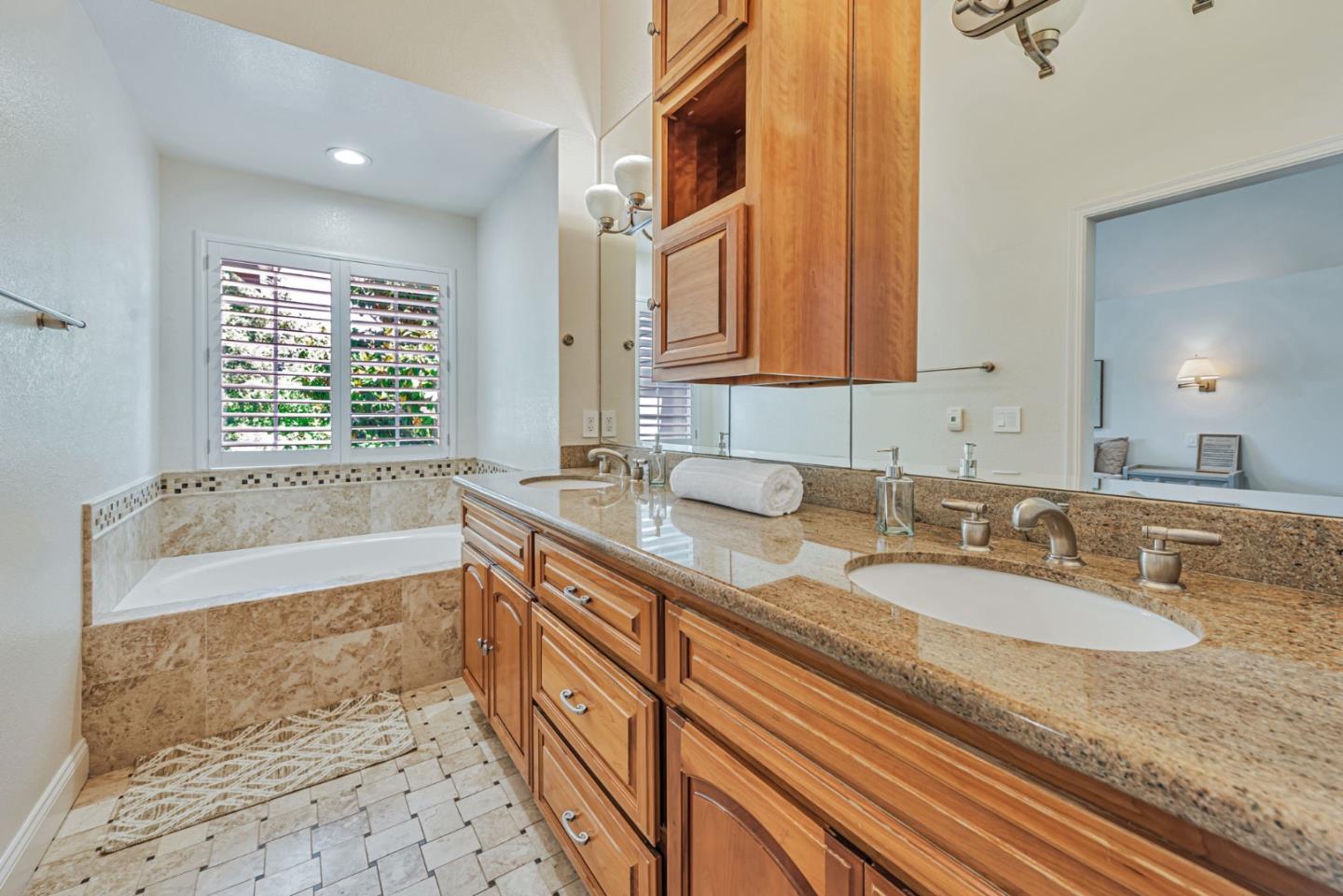 Detail Gallery Image 39 of 47 For 100 Danbury Ln, Redwood City,  CA 94061 - 4 Beds | 2/1 Baths