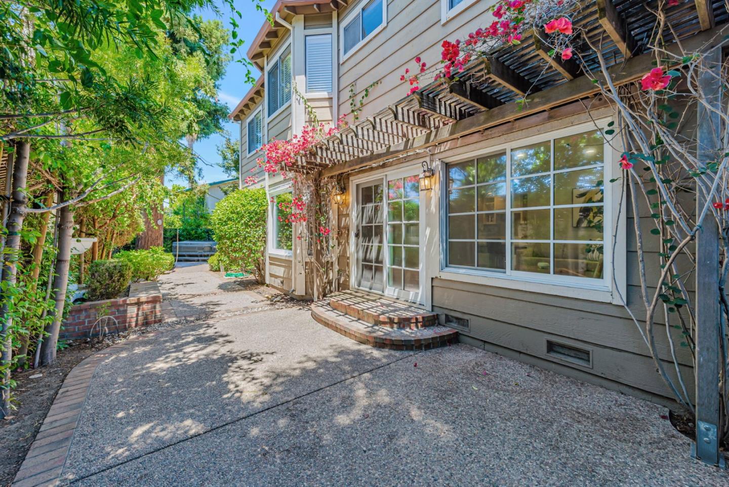 Detail Gallery Image 46 of 47 For 100 Danbury Ln, Redwood City,  CA 94061 - 4 Beds | 2/1 Baths