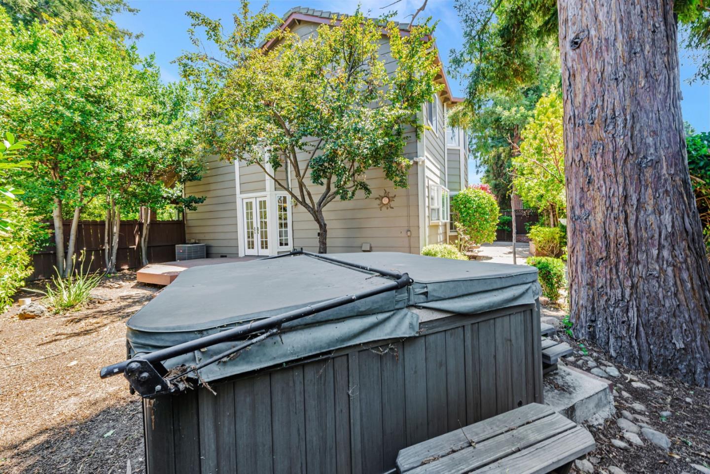 Detail Gallery Image 47 of 47 For 100 Danbury Ln, Redwood City,  CA 94061 - 4 Beds | 2/1 Baths