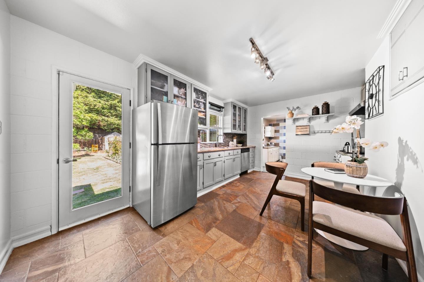Detail Gallery Image 12 of 23 For 22860 7th St, Hayward,  CA 94541 - 2 Beds | 1 Baths