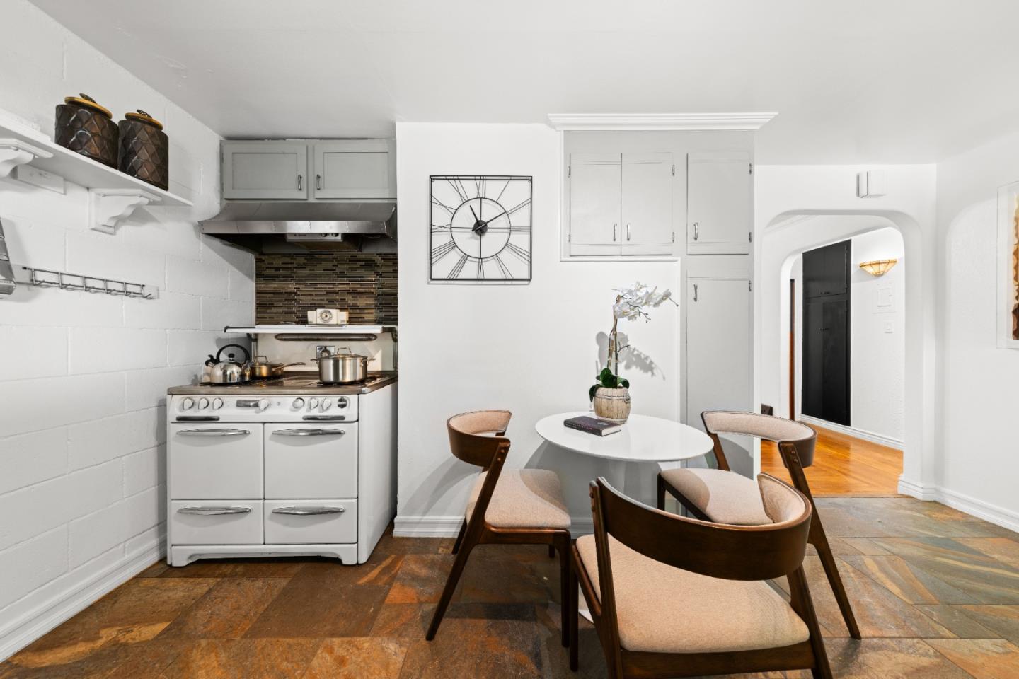 Detail Gallery Image 14 of 23 For 22860 7th St, Hayward,  CA 94541 - 2 Beds | 1 Baths