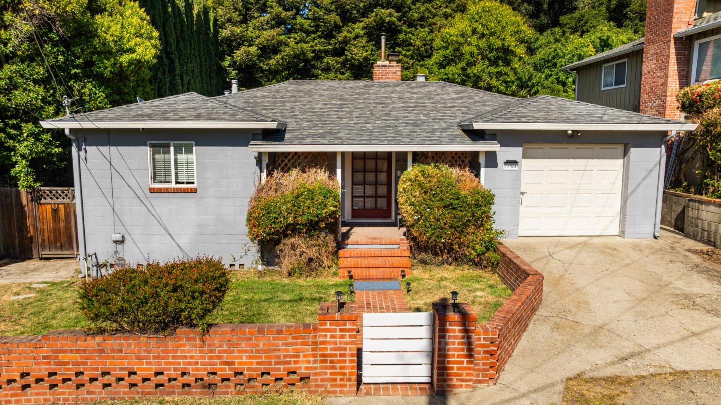 Detail Gallery Image 2 of 23 For 22860 7th St, Hayward,  CA 94541 - 2 Beds | 1 Baths