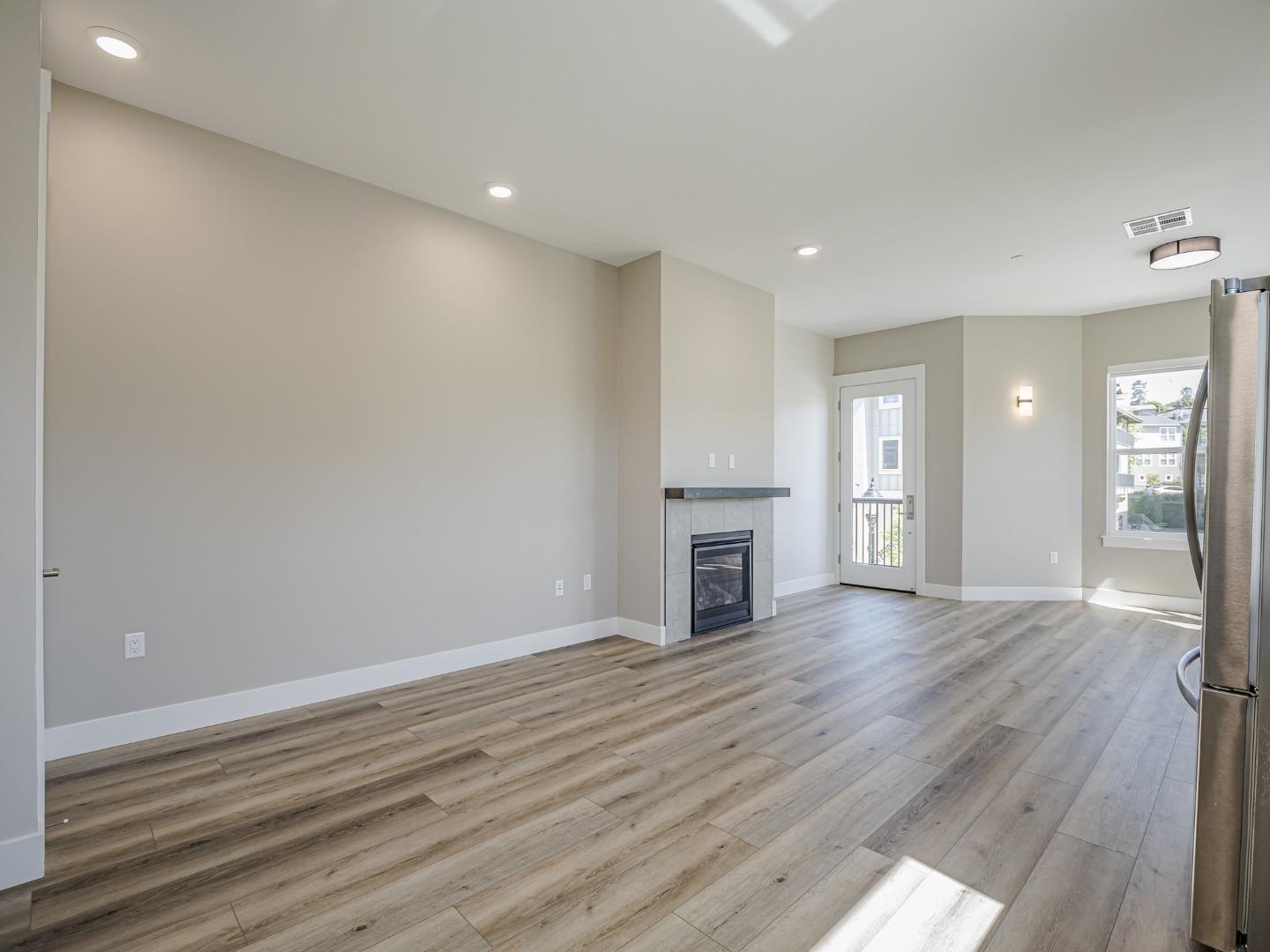 Detail Gallery Image 10 of 19 For 136 Aptos Village Way #4,  Aptos,  CA 95003 - 1 Beds | 1 Baths