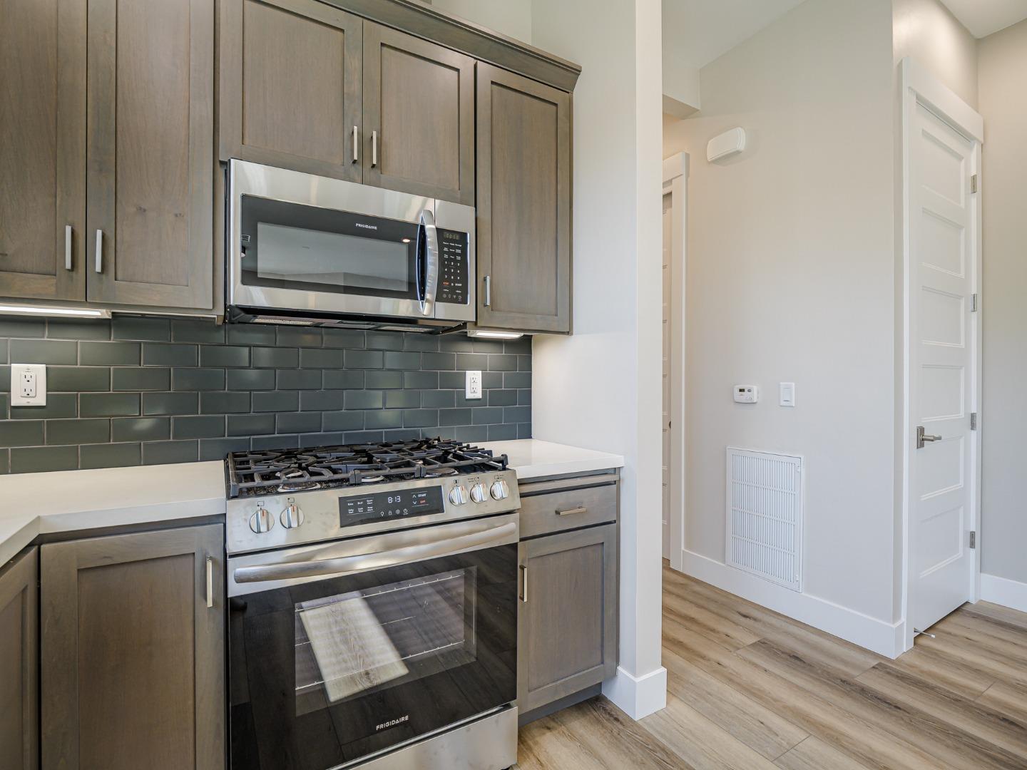 Detail Gallery Image 12 of 19 For 136 Aptos Village Way #4,  Aptos,  CA 95003 - 1 Beds | 1 Baths