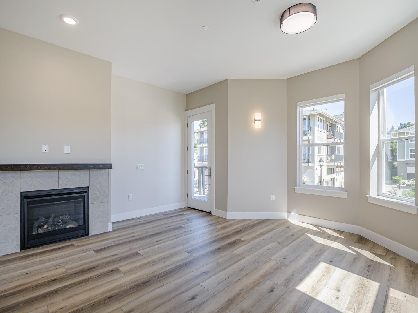 Detail Gallery Image 3 of 19 For 136 Aptos Village Way #4,  Aptos,  CA 95003 - 1 Beds | 1 Baths