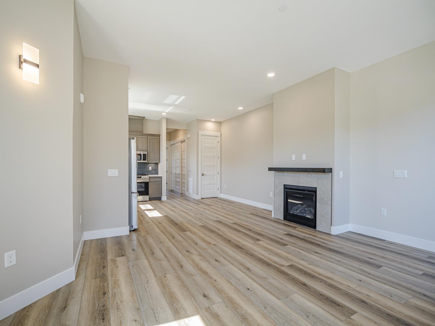 Detail Gallery Image 4 of 19 For 136 Aptos Village Way #4,  Aptos,  CA 95003 - 1 Beds | 1 Baths