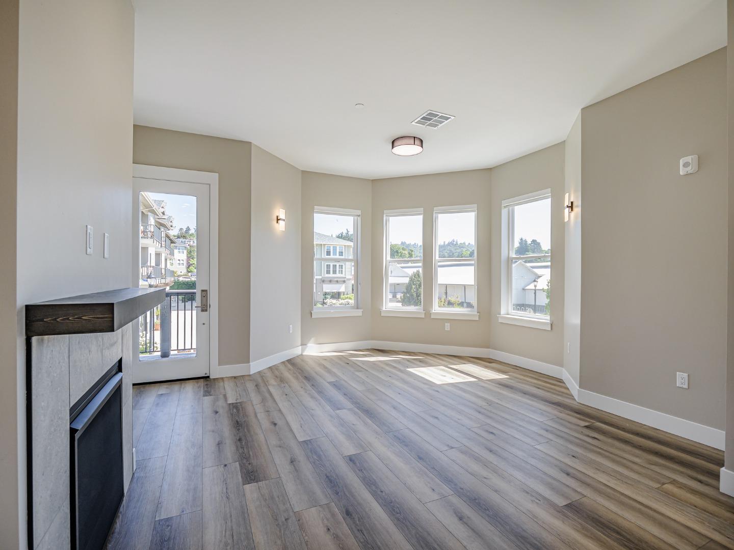 Detail Gallery Image 6 of 19 For 136 Aptos Village Way #4,  Aptos,  CA 95003 - 1 Beds | 1 Baths
