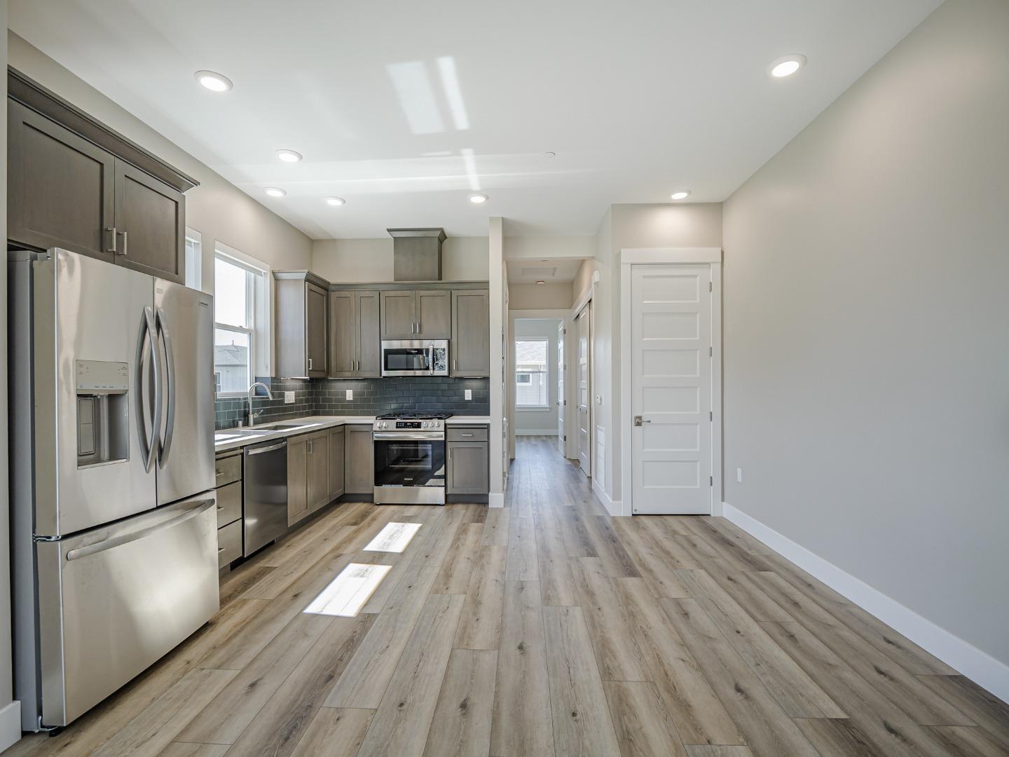 Detail Gallery Image 7 of 19 For 136 Aptos Village Way #4,  Aptos,  CA 95003 - 1 Beds | 1 Baths
