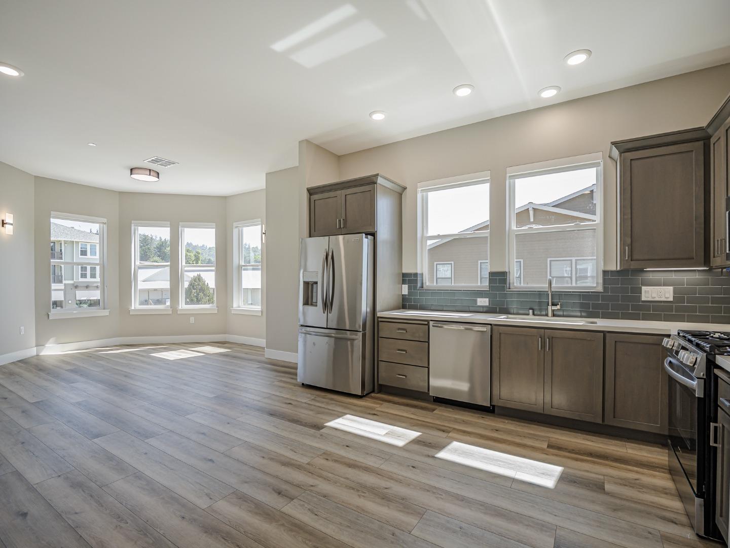 Detail Gallery Image 9 of 19 For 136 Aptos Village Way #4,  Aptos,  CA 95003 - 1 Beds | 1 Baths