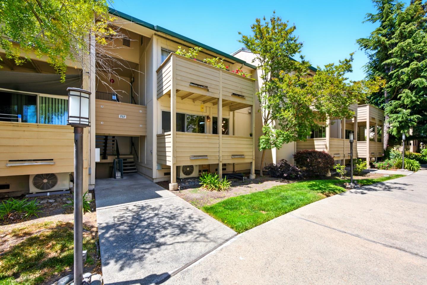 Detail Gallery Image 2 of 23 For 757 N Fair Oaks Ave #3,  Sunnyvale,  CA 94085 - 2 Beds | 1 Baths