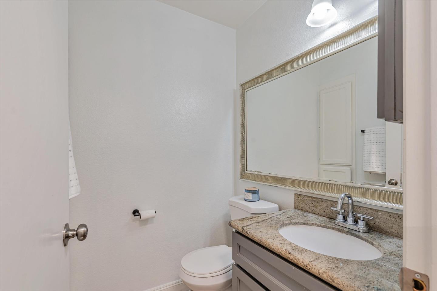Detail Gallery Image 12 of 32 For 683 Black Pine Dr, San Leandro,  CA 94577 - 3 Beds | 2/1 Baths