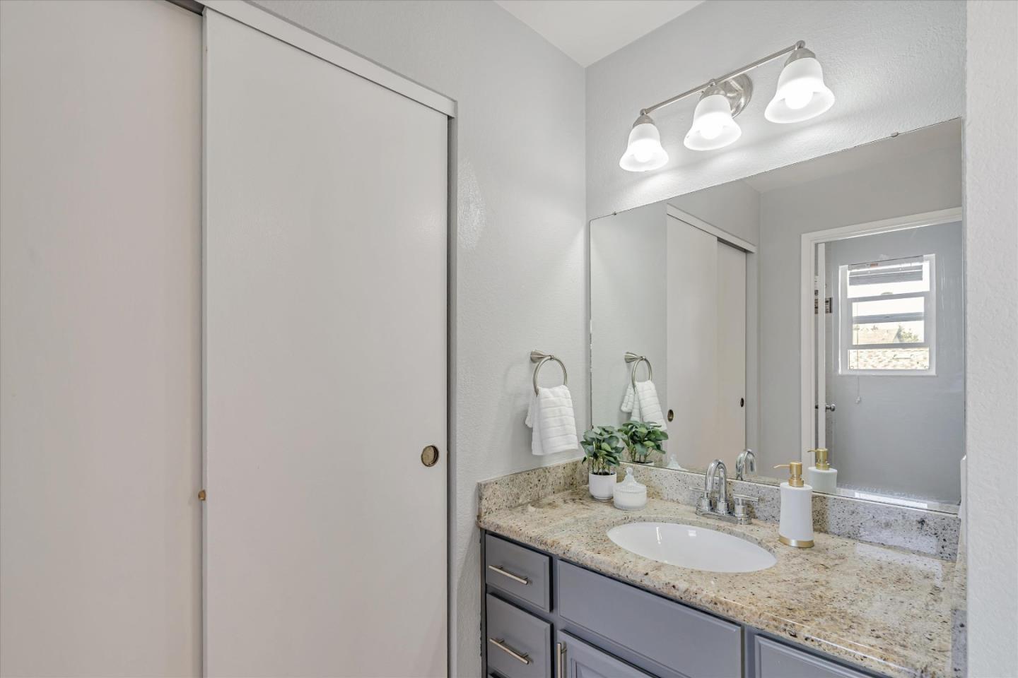 Detail Gallery Image 19 of 32 For 683 Black Pine Dr, San Leandro,  CA 94577 - 3 Beds | 2/1 Baths
