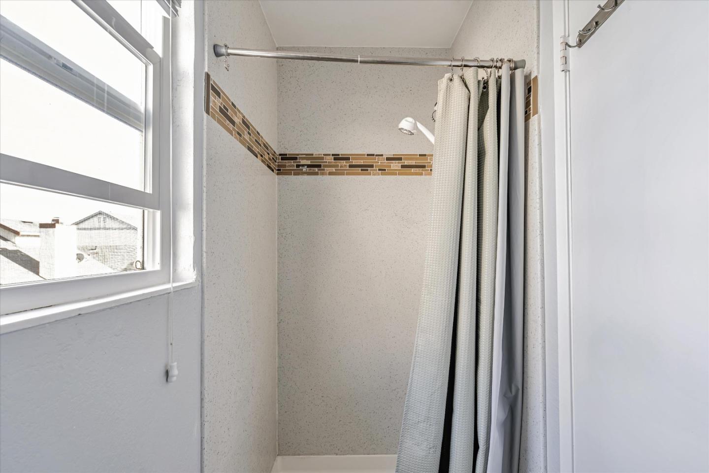 Detail Gallery Image 21 of 32 For 683 Black Pine Dr, San Leandro,  CA 94577 - 3 Beds | 2/1 Baths