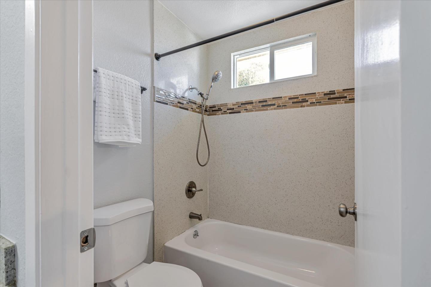 Detail Gallery Image 28 of 32 For 683 Black Pine Dr, San Leandro,  CA 94577 - 3 Beds | 2/1 Baths