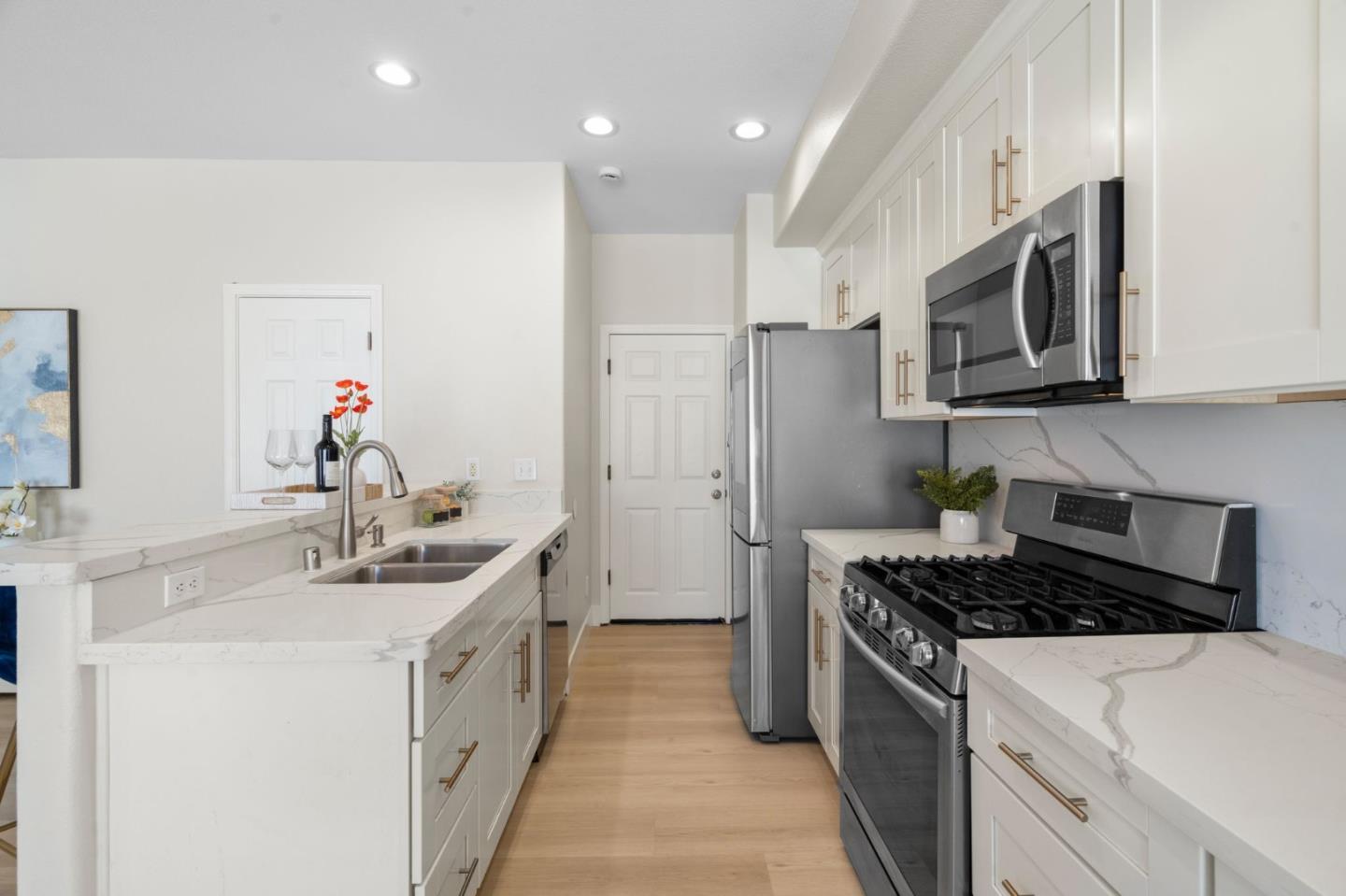 Detail Gallery Image 10 of 47 For 4220 Ramshall Pl, Santa Clara,  CA 95054 - 3 Beds | 2/1 Baths
