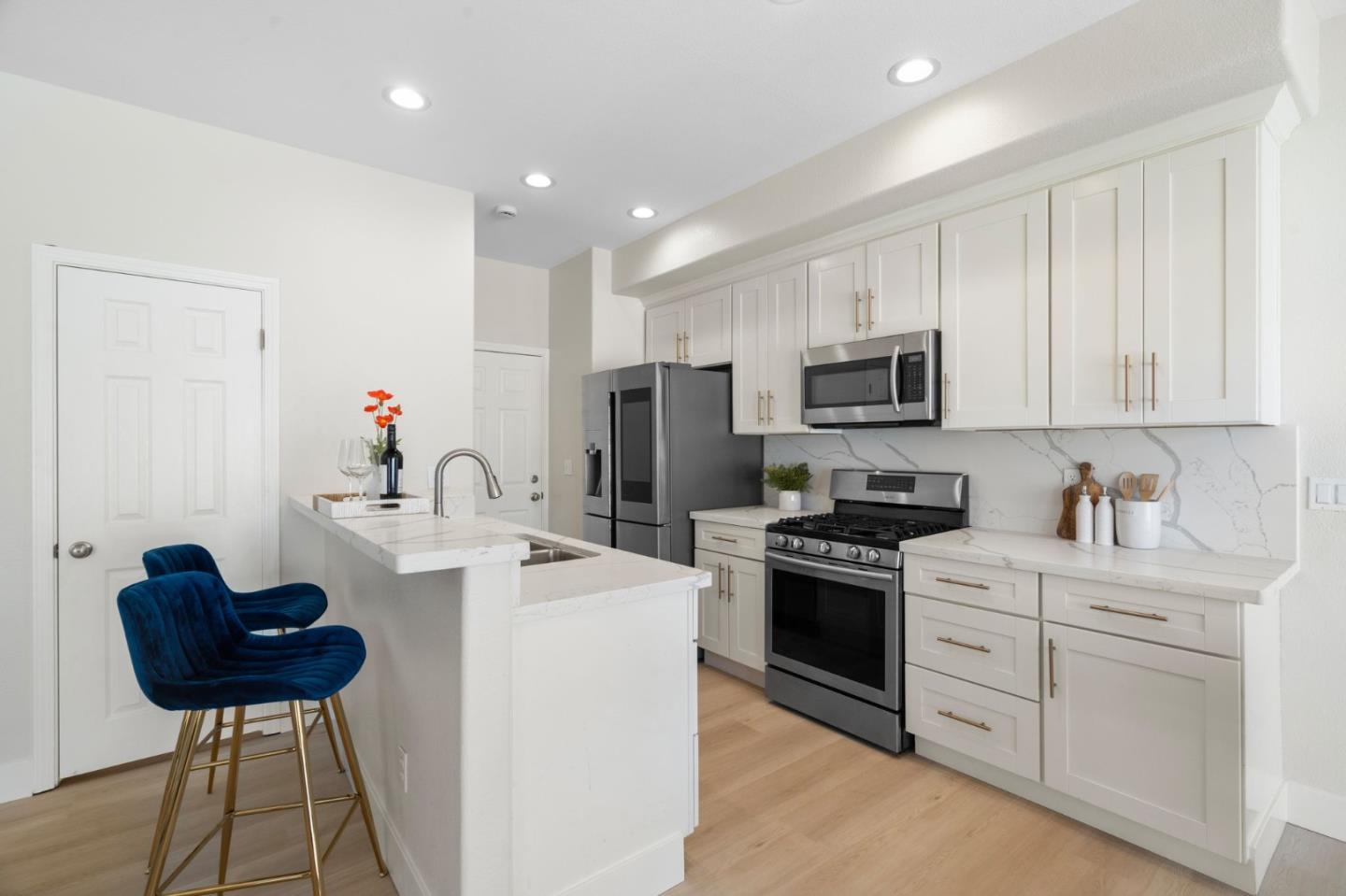 Detail Gallery Image 9 of 47 For 4220 Ramshall Pl, Santa Clara,  CA 95054 - 3 Beds | 2/1 Baths