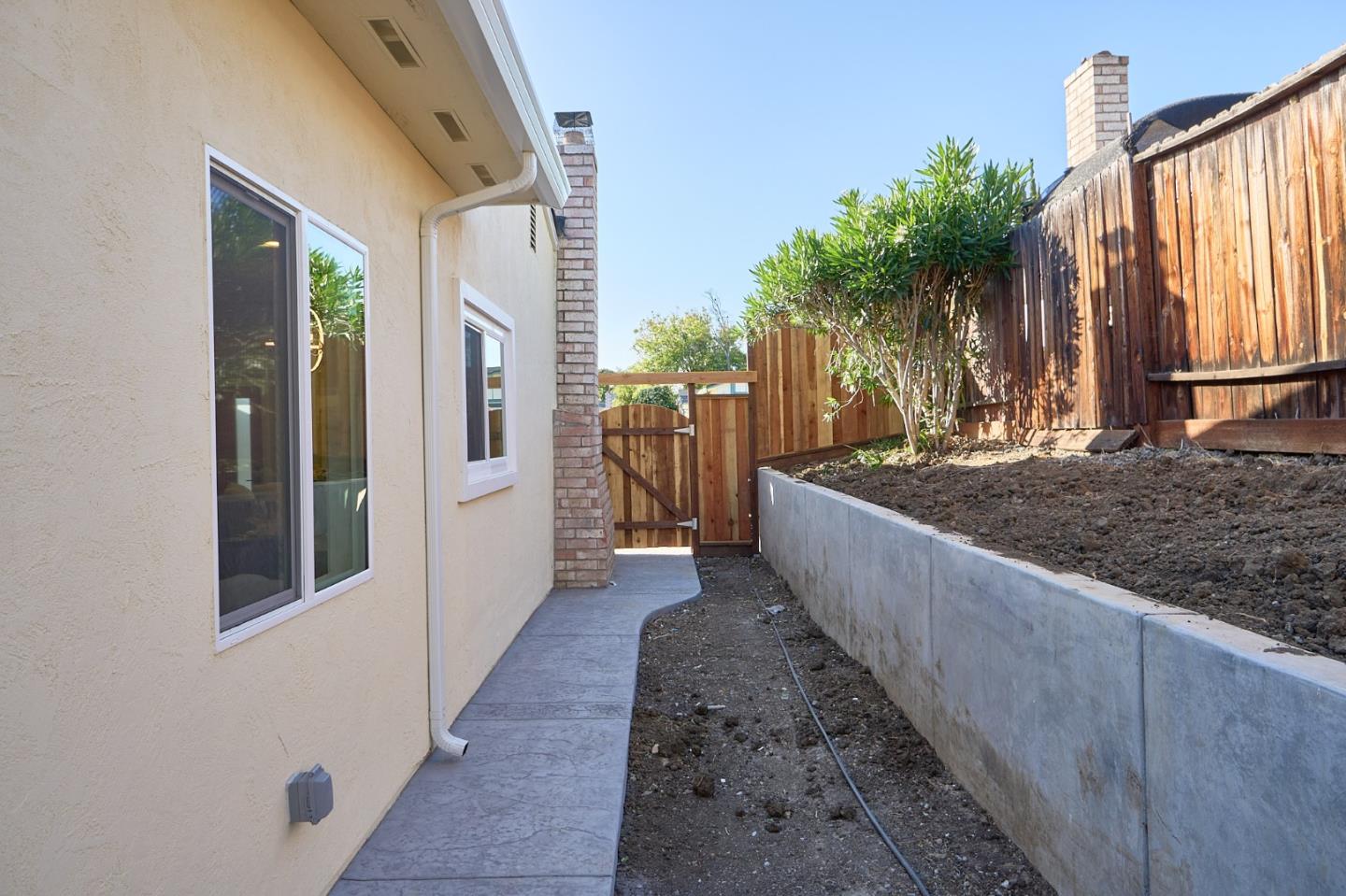 Detail Gallery Image 20 of 21 For 2116 Provanmill Way, San Jose,  CA 95121 - 4 Beds | 2 Baths