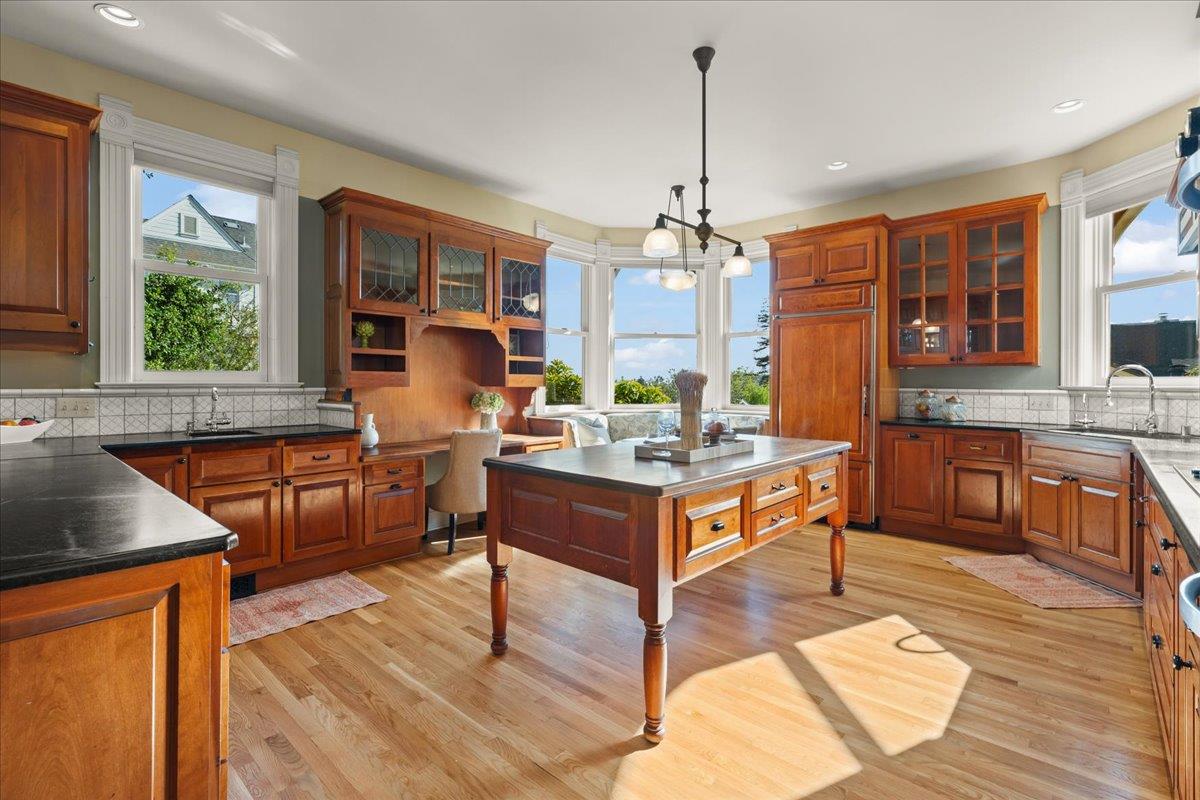 Detail Gallery Image 15 of 62 For 311-313 Ocean View Ave, Santa Cruz,  CA 95062 - 4 Beds | 3/1 Baths