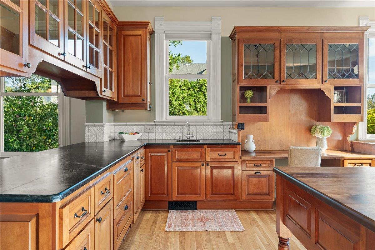 Detail Gallery Image 16 of 62 For 311-313 Ocean View Ave, Santa Cruz,  CA 95062 - 4 Beds | 3/1 Baths