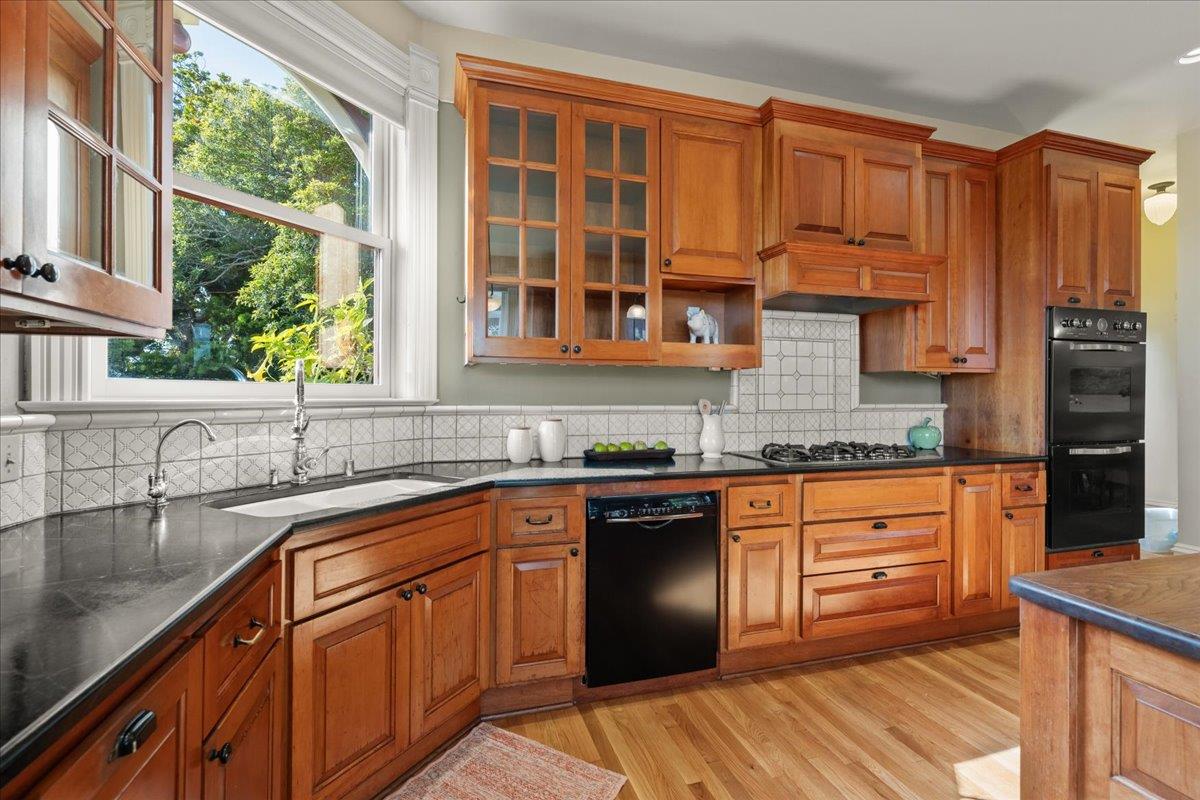 Detail Gallery Image 19 of 62 For 311-313 Ocean View Ave, Santa Cruz,  CA 95062 - 4 Beds | 3/1 Baths