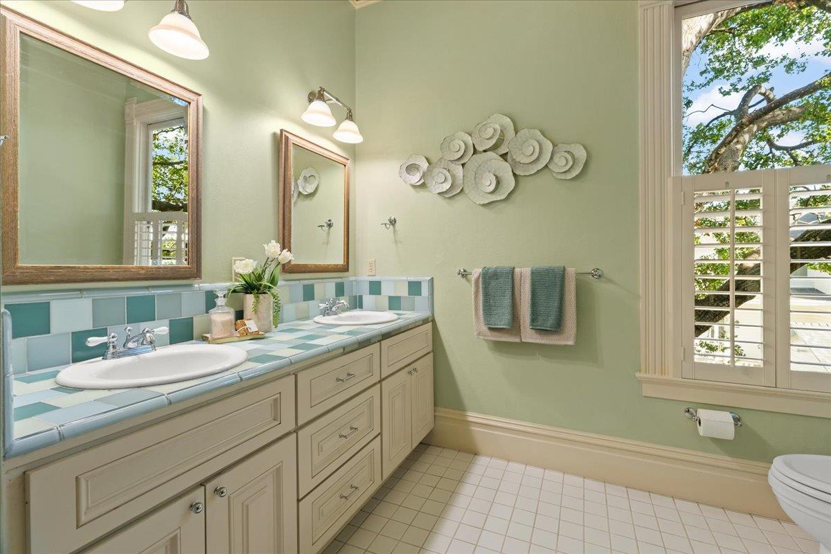 Detail Gallery Image 25 of 62 For 311-313 Ocean View Ave, Santa Cruz,  CA 95062 - 4 Beds | 3/1 Baths