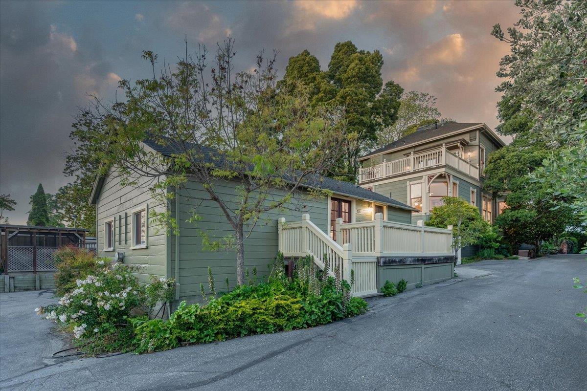 Detail Gallery Image 40 of 62 For 311-313 Ocean View Ave, Santa Cruz,  CA 95062 - 4 Beds | 3/1 Baths