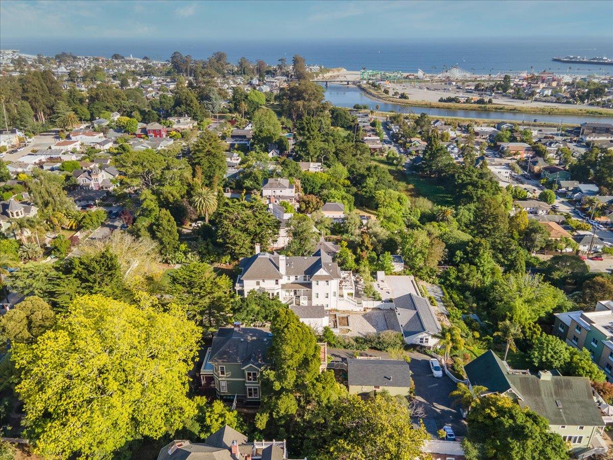 Detail Gallery Image 57 of 62 For 311-313 Ocean View Ave, Santa Cruz,  CA 95062 - 4 Beds | 3/1 Baths