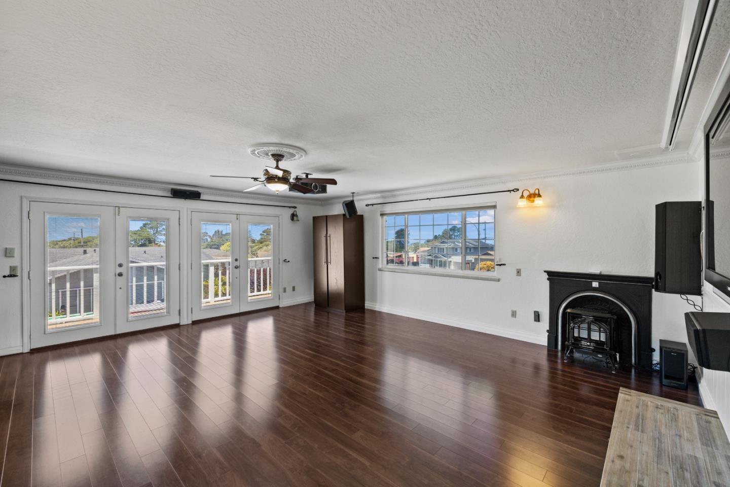 Detail Gallery Image 14 of 37 For 931 Petra Ln, Pacific Grove,  CA 93950 - 4 Beds | 3 Baths