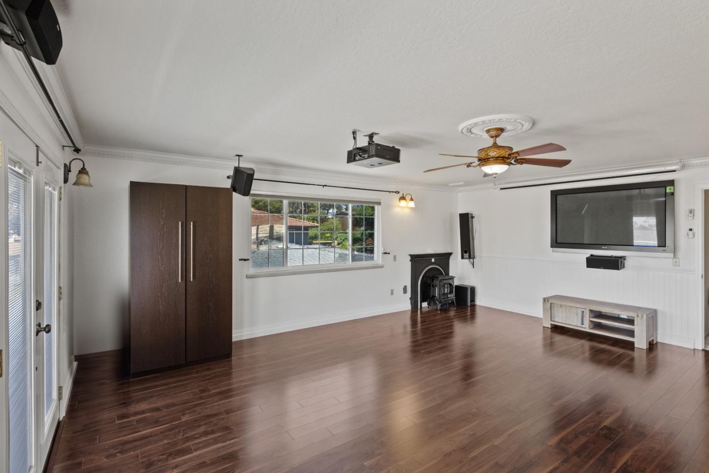 Detail Gallery Image 15 of 37 For 931 Petra Ln, Pacific Grove,  CA 93950 - 4 Beds | 3 Baths