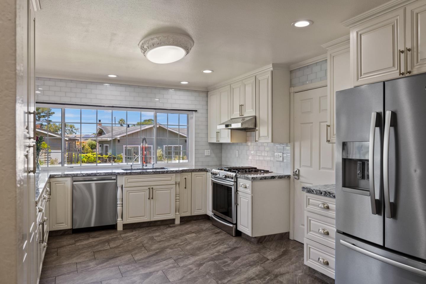 Detail Gallery Image 6 of 37 For 931 Petra Ln, Pacific Grove,  CA 93950 - 4 Beds | 3 Baths