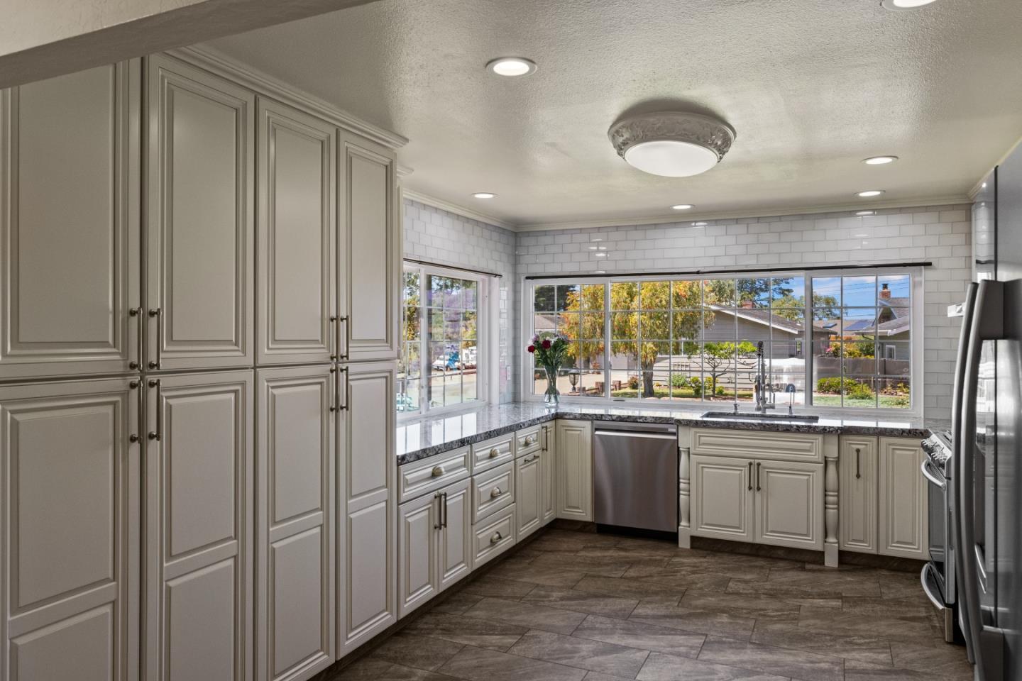 Detail Gallery Image 7 of 37 For 931 Petra Ln, Pacific Grove,  CA 93950 - 4 Beds | 3 Baths