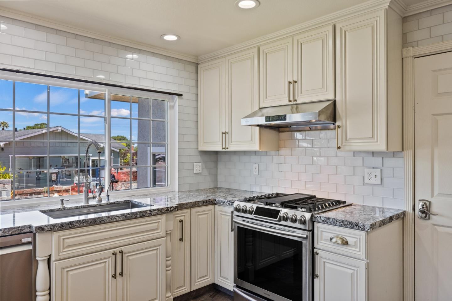 Detail Gallery Image 8 of 37 For 931 Petra Ln, Pacific Grove,  CA 93950 - 4 Beds | 3 Baths