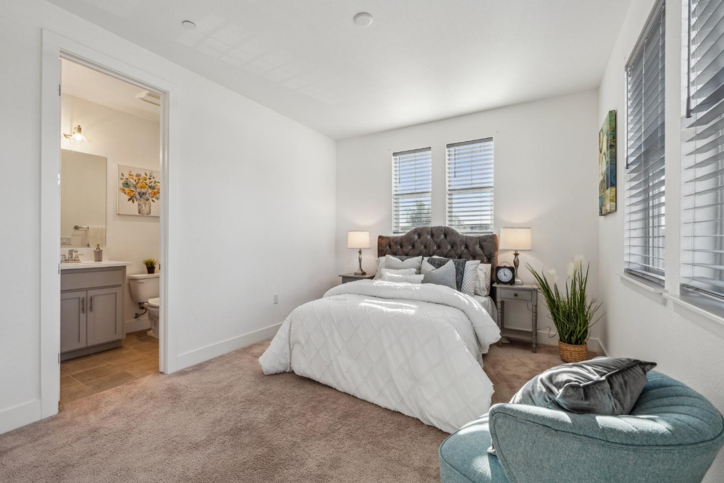 Detail Gallery Image 11 of 26 For 2709 Delaney Ct, Castro Valley,  CA 94546 - 3 Beds | 3/1 Baths