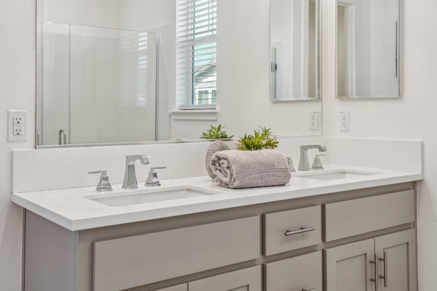 Detail Gallery Image 16 of 26 For 2709 Delaney Ct, Castro Valley,  CA 94546 - 3 Beds | 3/1 Baths