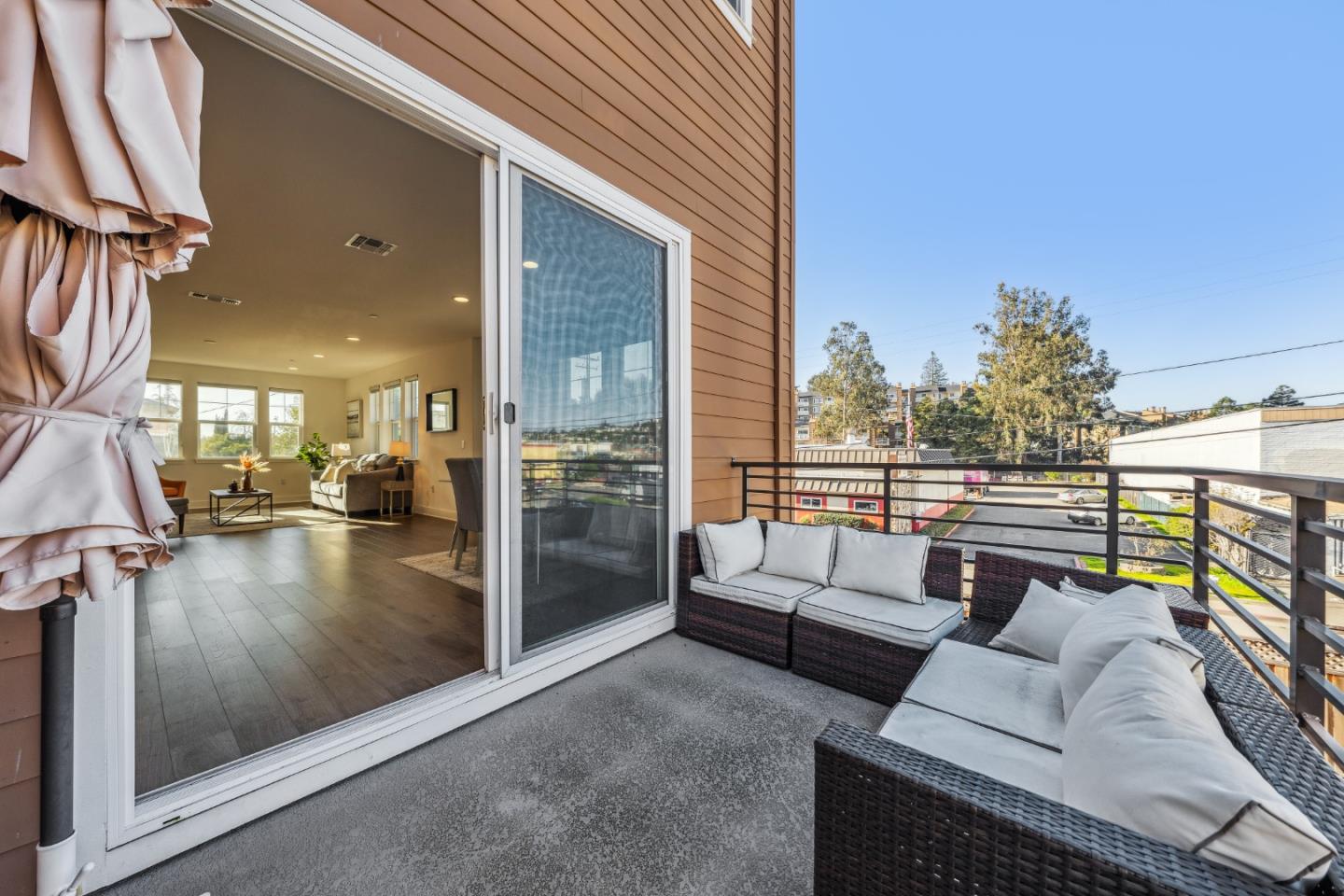 Detail Gallery Image 22 of 26 For 2709 Delaney Ct, Castro Valley,  CA 94546 - 3 Beds | 3/1 Baths