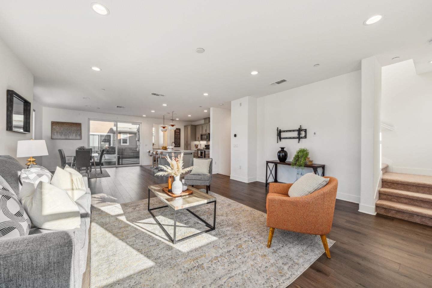 Detail Gallery Image 3 of 26 For 2709 Delaney Ct, Castro Valley,  CA 94546 - 3 Beds | 3/1 Baths