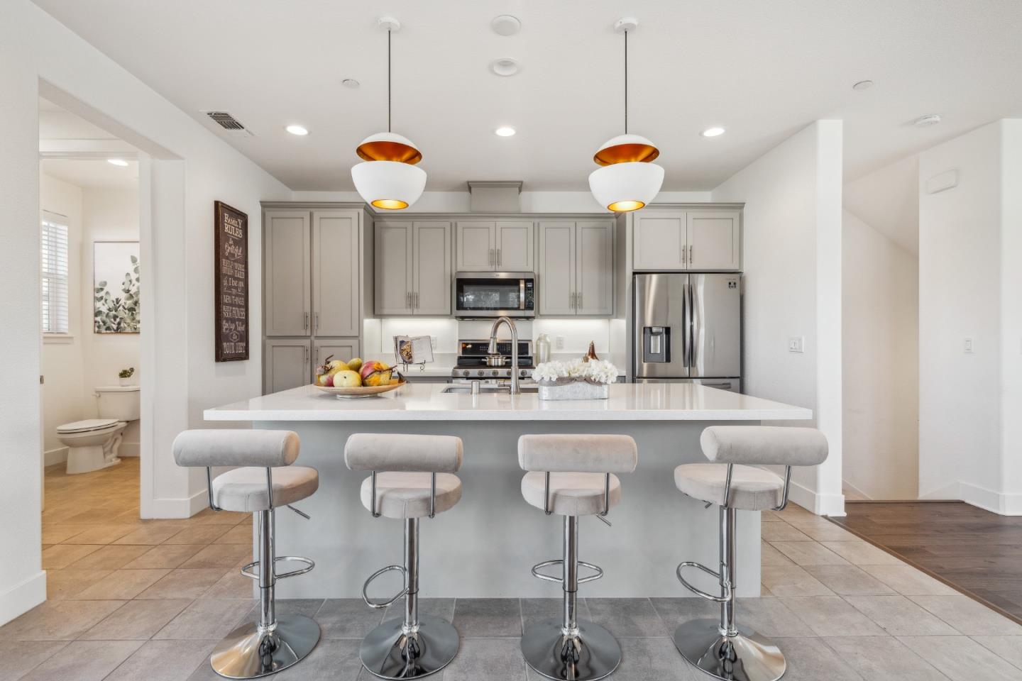 Detail Gallery Image 4 of 26 For 2709 Delaney Ct, Castro Valley,  CA 94546 - 3 Beds | 3/1 Baths