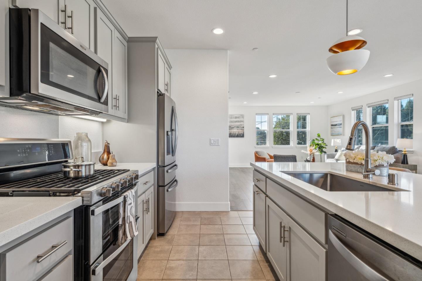 Detail Gallery Image 5 of 26 For 2709 Delaney Ct, Castro Valley,  CA 94546 - 3 Beds | 3/1 Baths