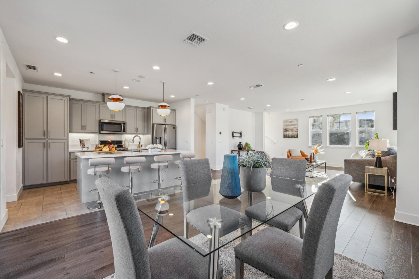 Detail Gallery Image 7 of 26 For 2709 Delaney Ct, Castro Valley,  CA 94546 - 3 Beds | 3/1 Baths