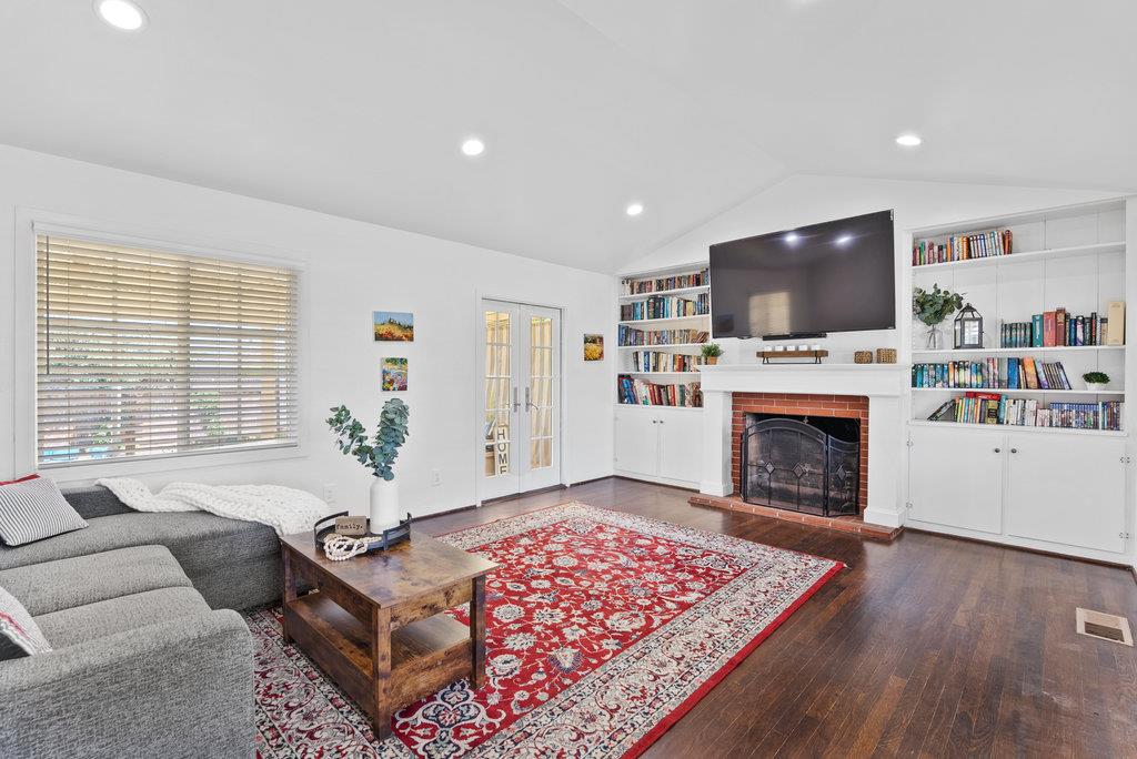 Detail Gallery Image 3 of 40 For 728 Brewington Ave, Watsonville,  CA 95076 - 3 Beds | 2 Baths
